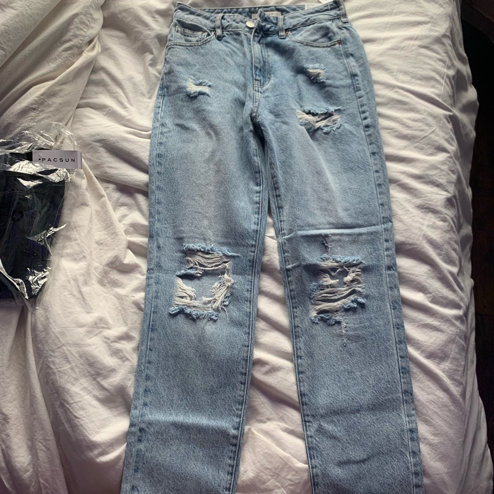 BRAND NEW WITH TAGS!! Light wash mom jeans